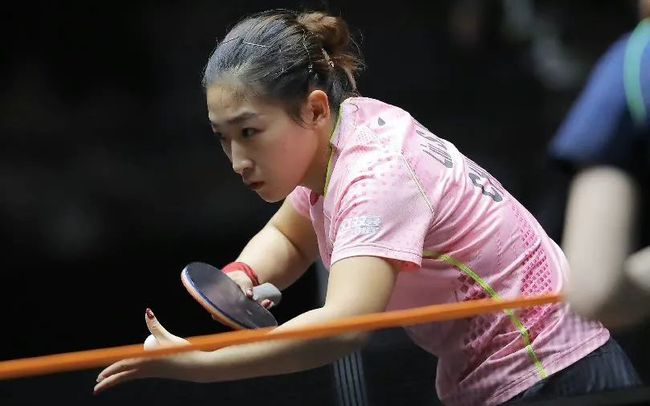 欧冠捧杯等 欧冠捧杯等